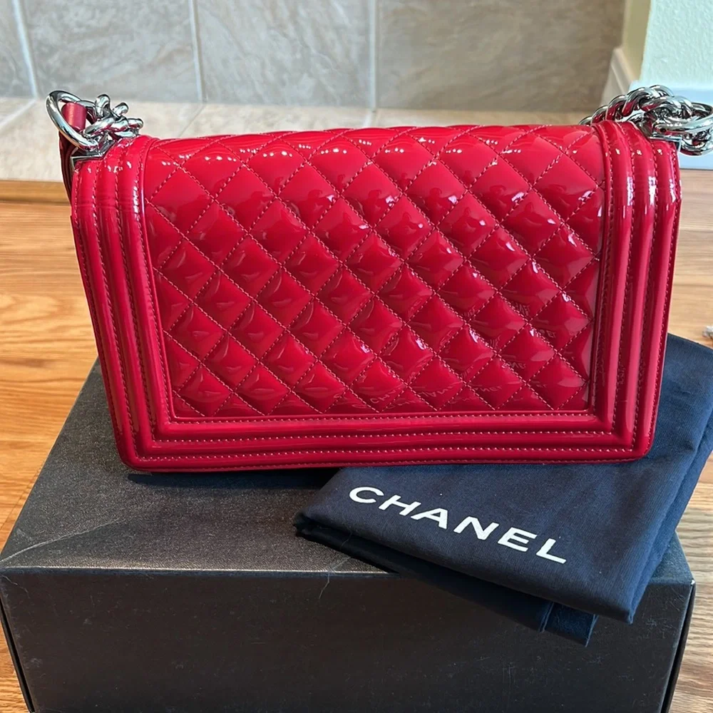 Chanel Patent Calfskin Quilted Medium Plexiglass Boy Bag – Red